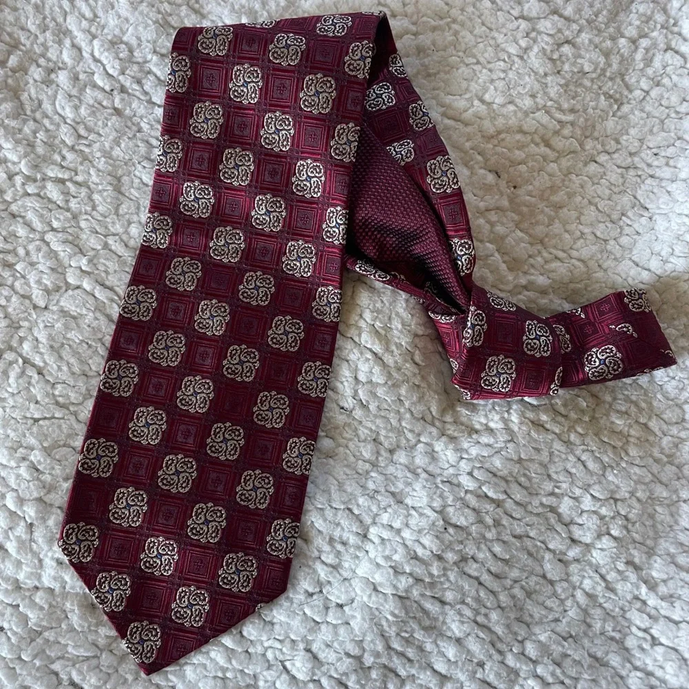 John W. Nordstrom Signature Collection clsssic Silk‎ Tie Red medallion textured